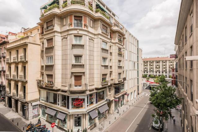 M&F Apartaments Gran Via Madrid Extérieur photo